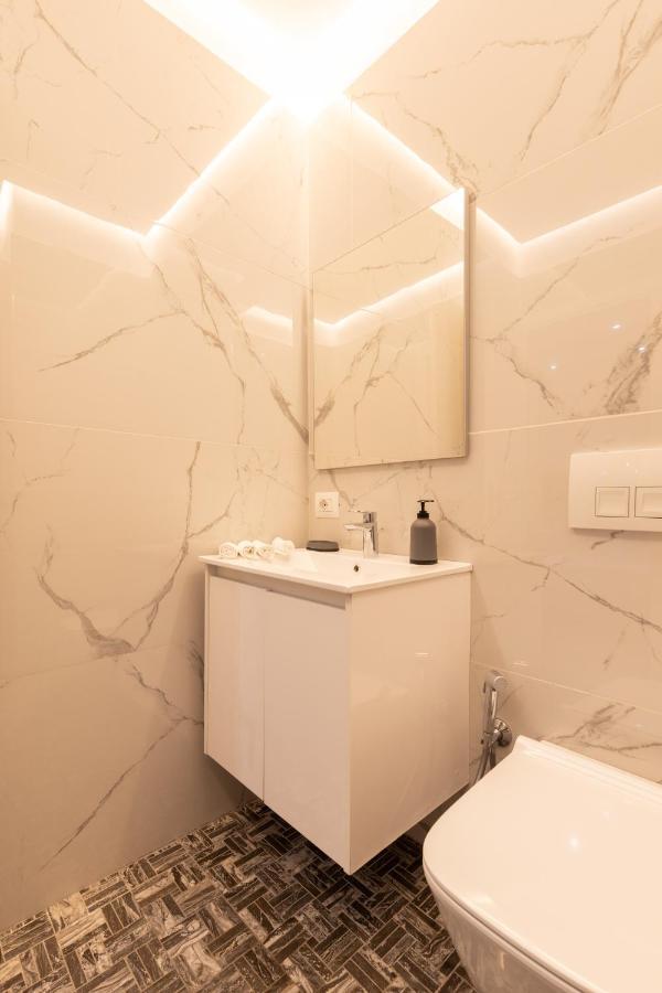 Exclusive 2 Bedrooms Apartment Tirana Exterior photo